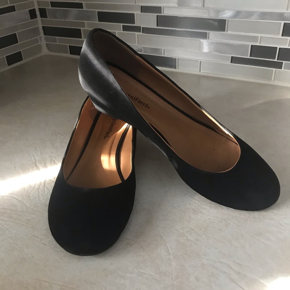 City Classified Suede Wedge Pumps